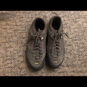 Vasque women's low hiking shoe